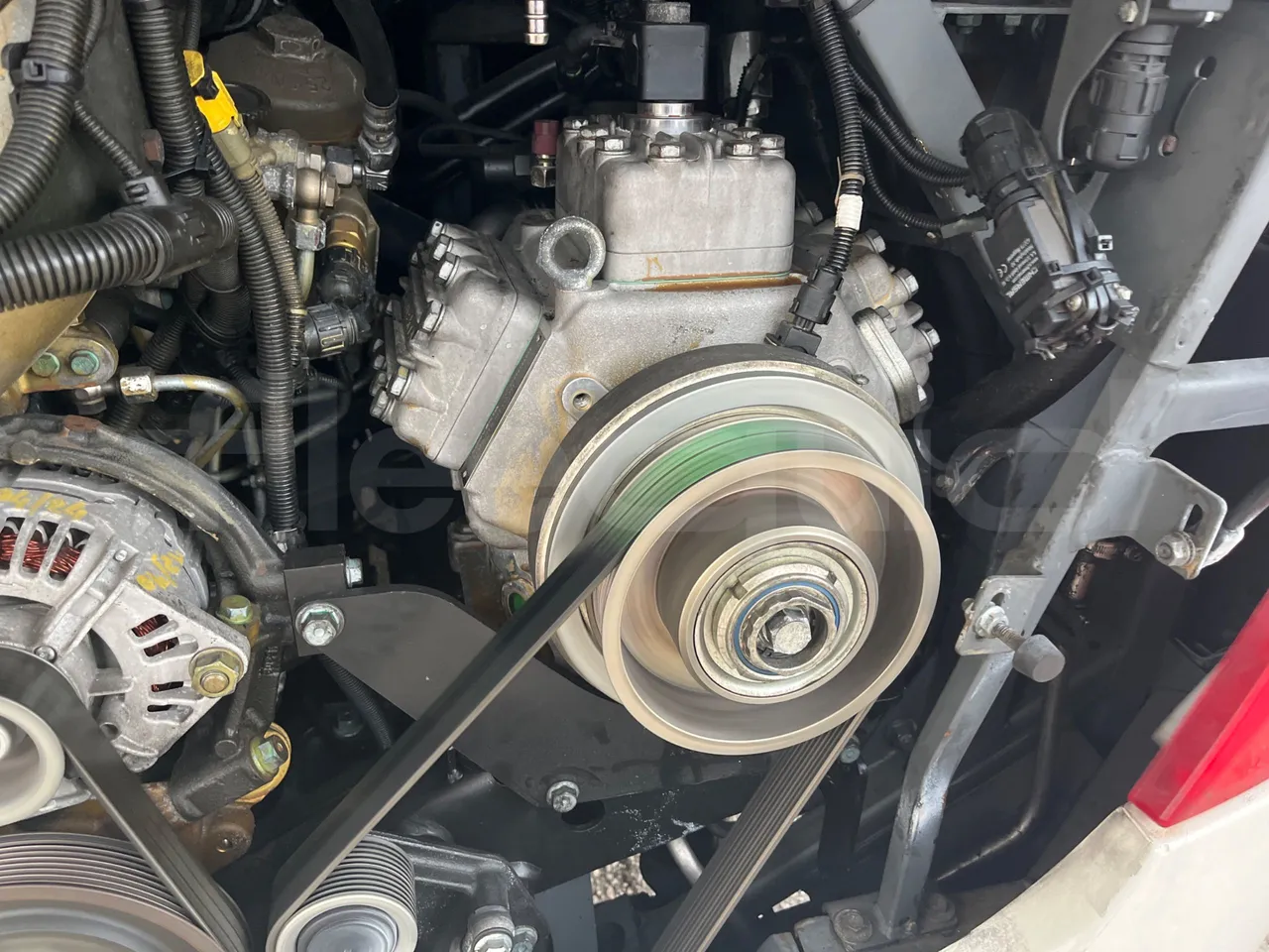 Neoplan Skyliner L - EUR6 - 371kW - 14.0000m - air conditioning compressor