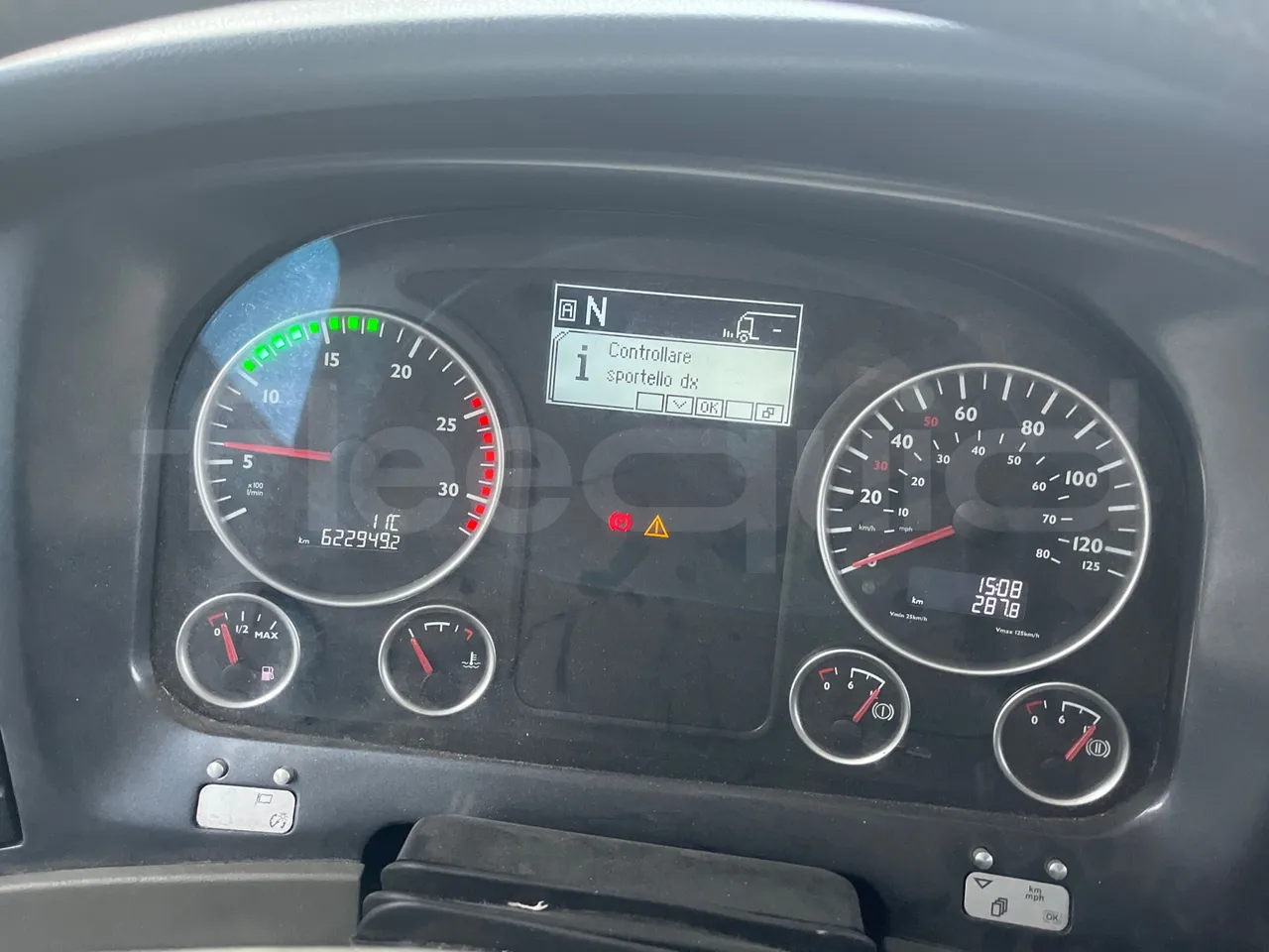 Neoplan Skyliner L - EUR6 - 371kW - 14.0000m - dashboard lights on