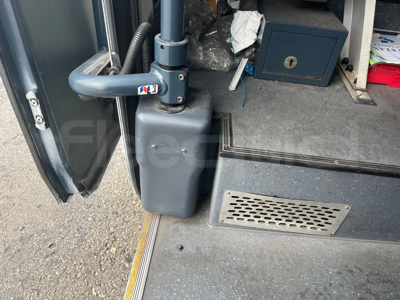 Neoplan Skyliner L - EUR6 - 371kW - 14.0000m - door mechanism photo