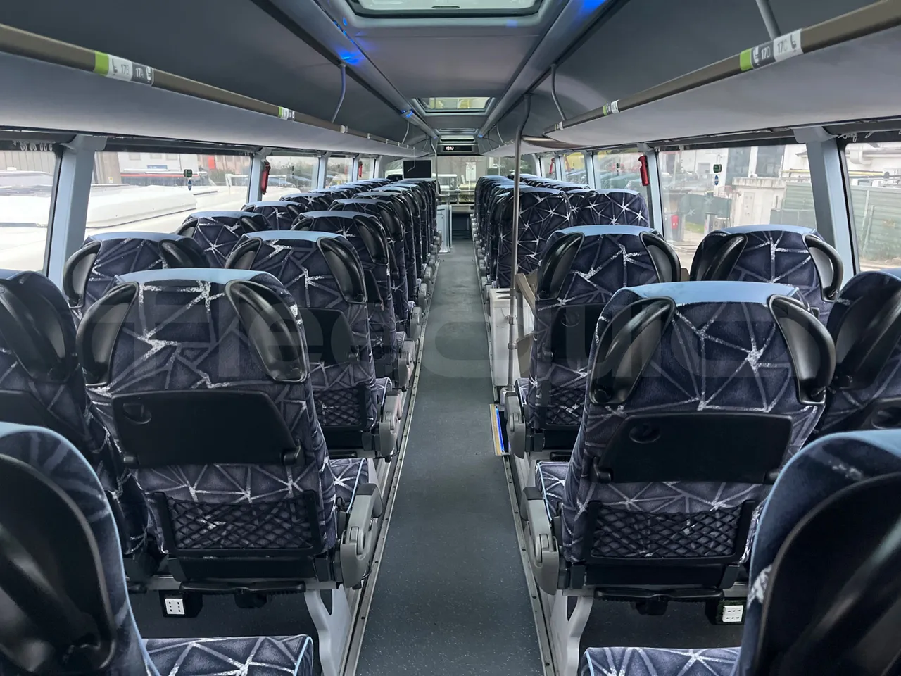 Neoplan Skyliner L - EUR6 - 371kW - 14.0000m - forward view middle aisle