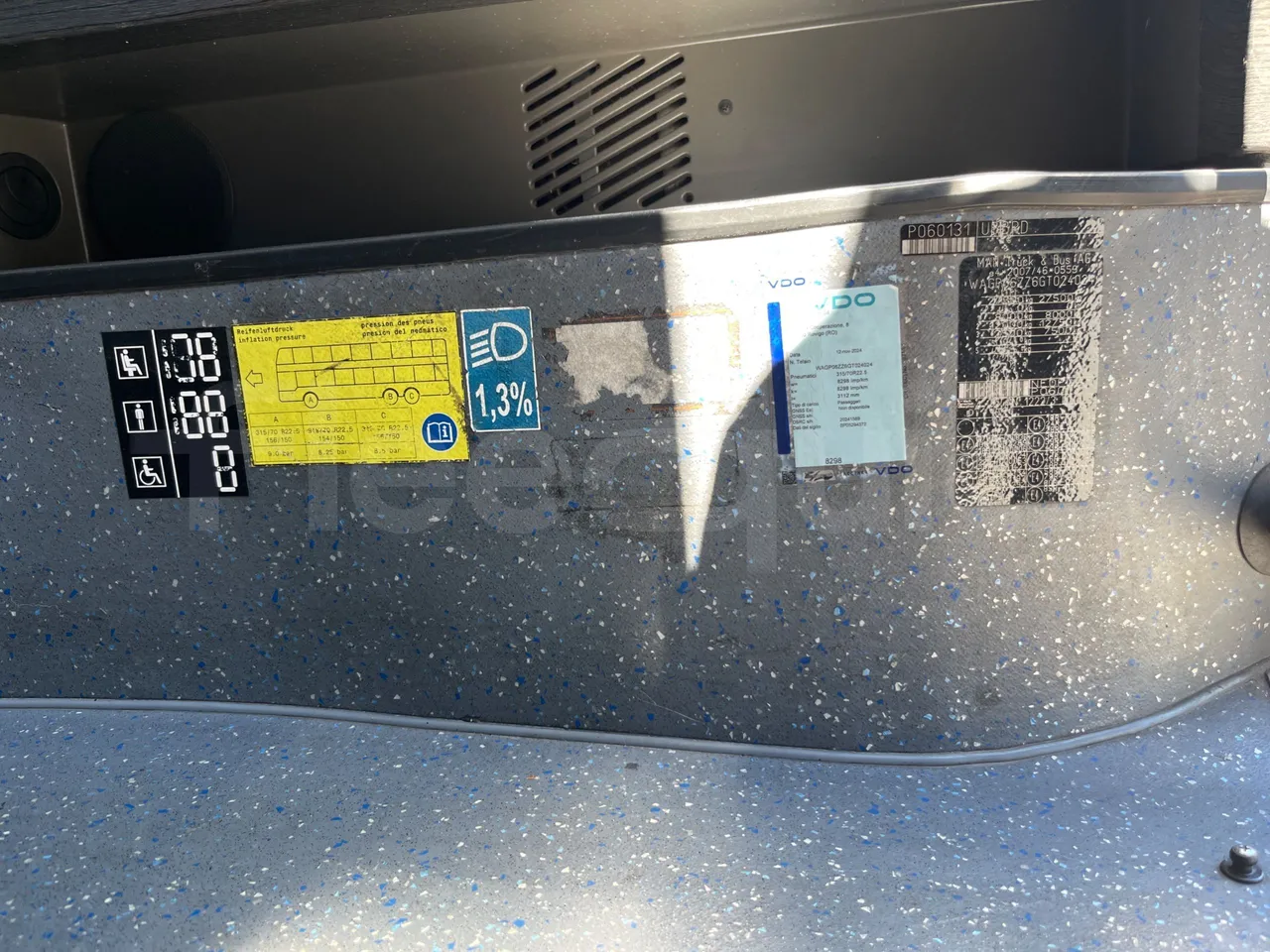 Neoplan Skyliner L - EUR6 - 371kW - 14.0000m - vehicle plate photo
