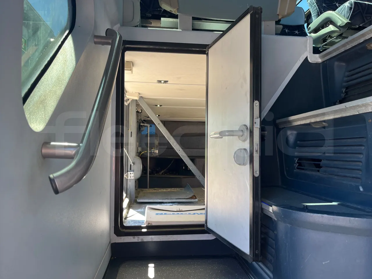 Neoplan Skyliner L - EUR6 - 371kW - 14.0000m - platform code photo