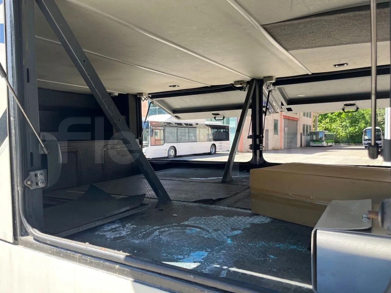 Neoplan Skyliner L - EUR6 - 371kW - 14.0000m - platform open photo