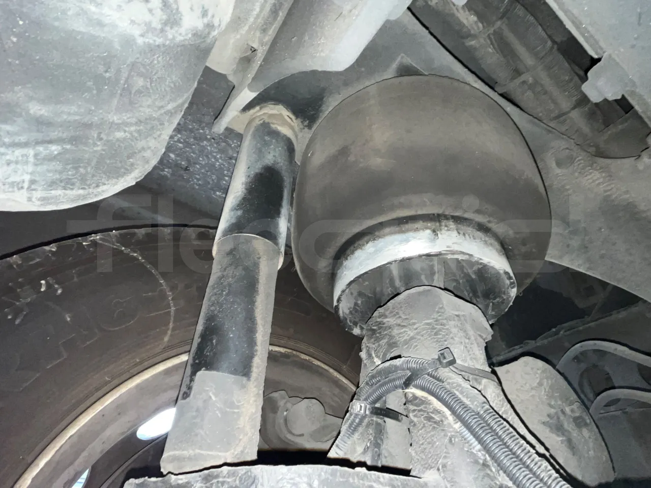 Neoplan Skyliner L - EUR6 - 371kW - 14.0000m - axel 3 shock absorbers 1 left