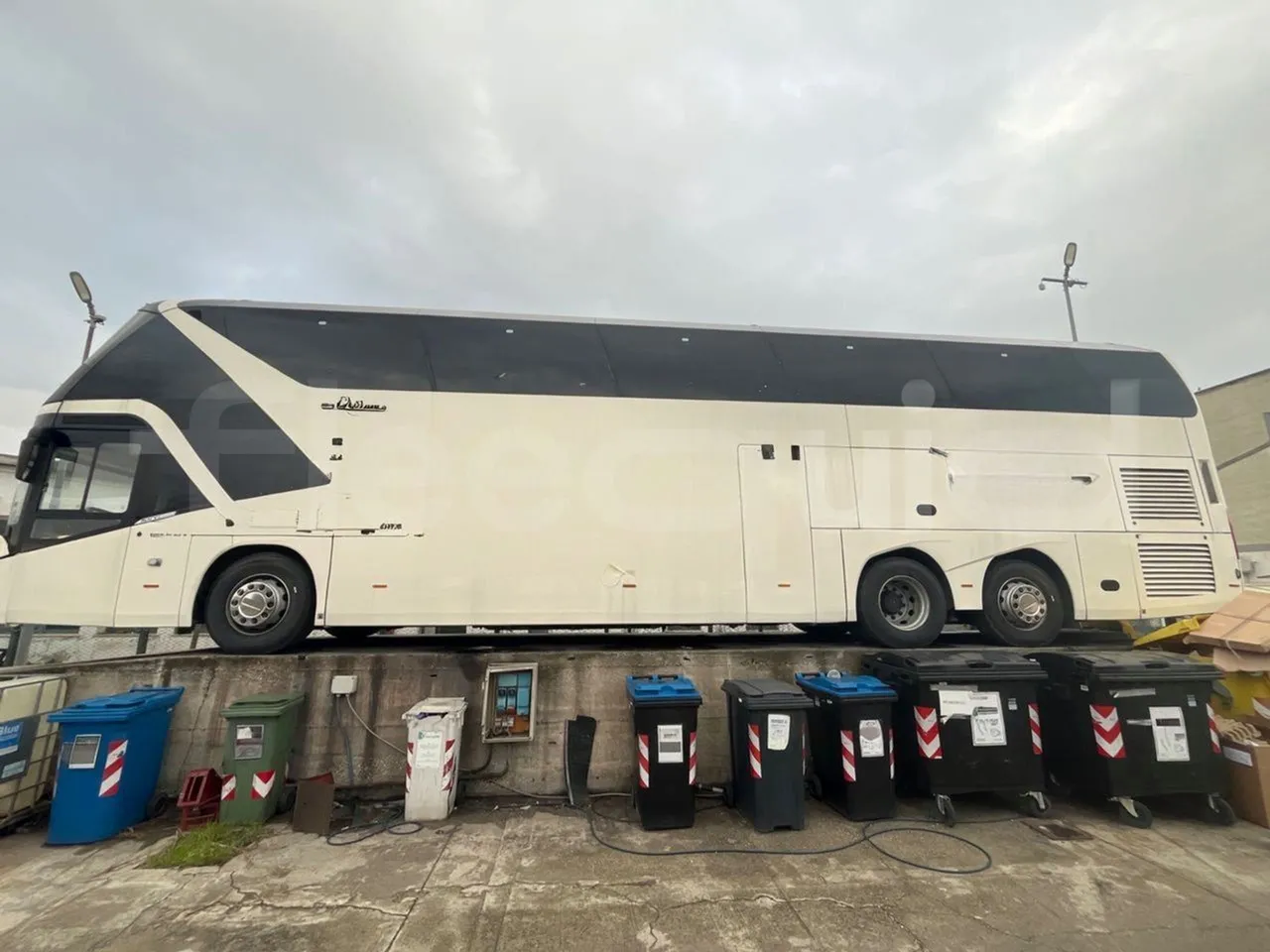 Neoplan Skyliner L - EUR6 - 371kW - 14.0000m - left side photo