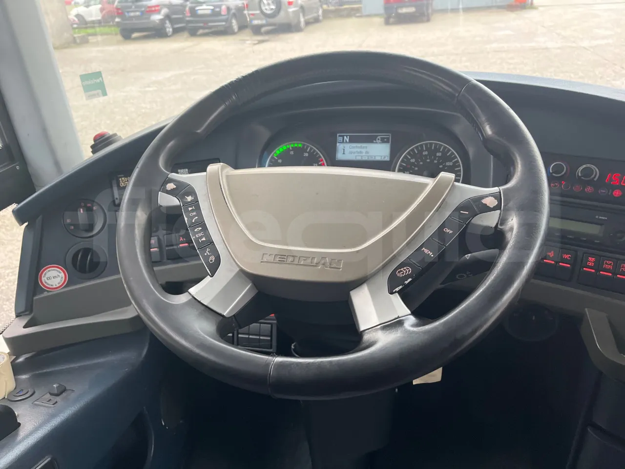 Neoplan Skyliner L - EUR6 - 371kW - 14.0000m - steering wheel photo