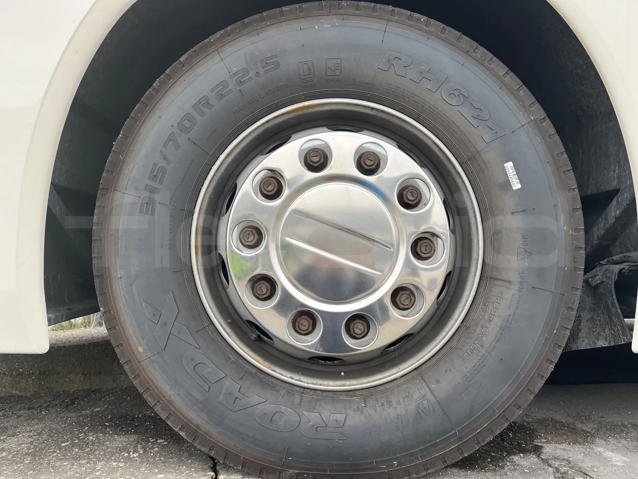 Neoplan Skyliner L - EUR6 - 371kW - 14.0000m - front left tire measurements