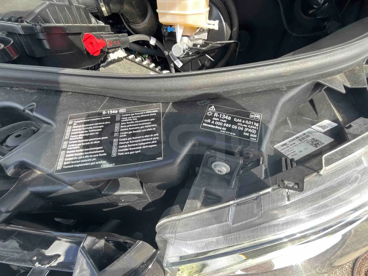 Mercedes-Benz Sprinter - engine plate photo