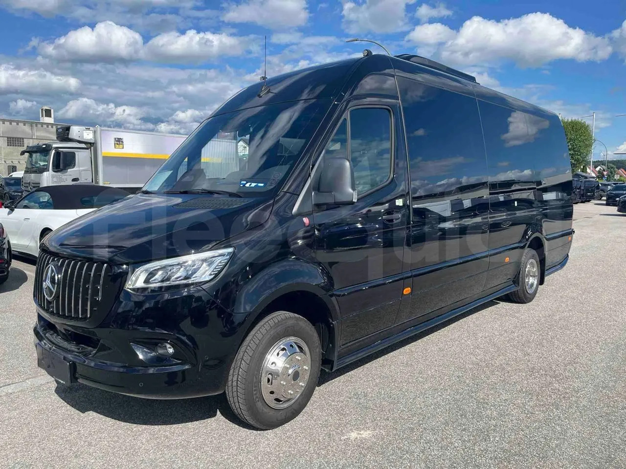 Mercedes-Benz Sprinter - 3/4 front left