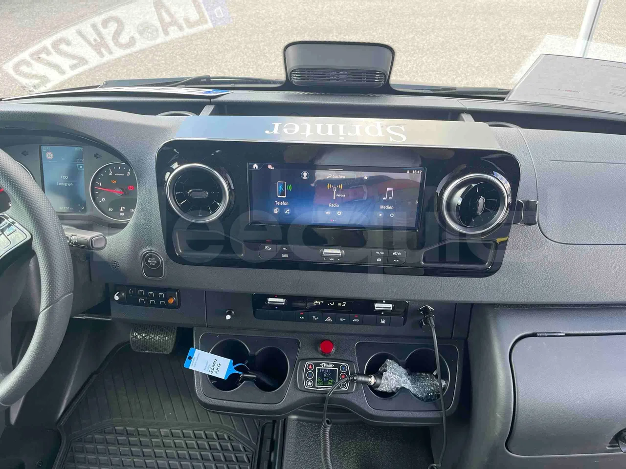 Mercedes-Benz Sprinter - radio accessories photo