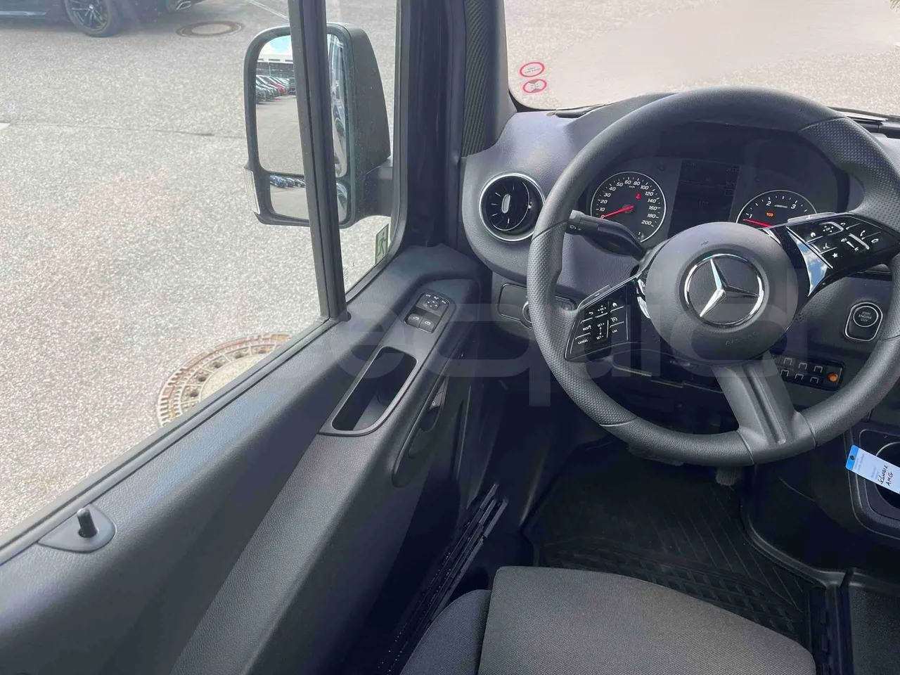 Mercedes-Benz Sprinter - onboard devices 1
