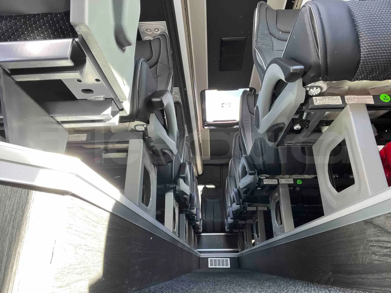 Mercedes-Benz Sprinter - seat brackets photo