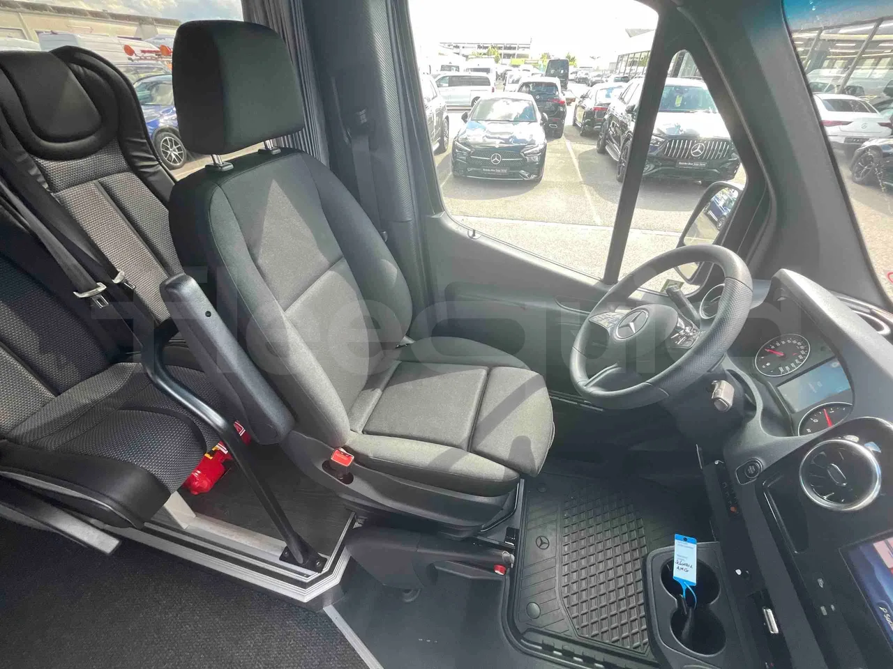 Mercedes-Benz Sprinter - driver's seat photo