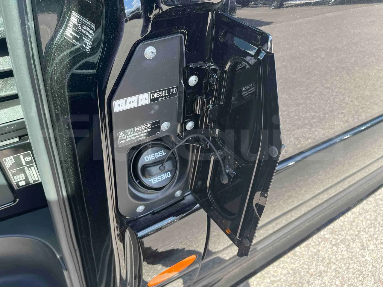 Mercedes-Benz Sprinter - external compartments photo
