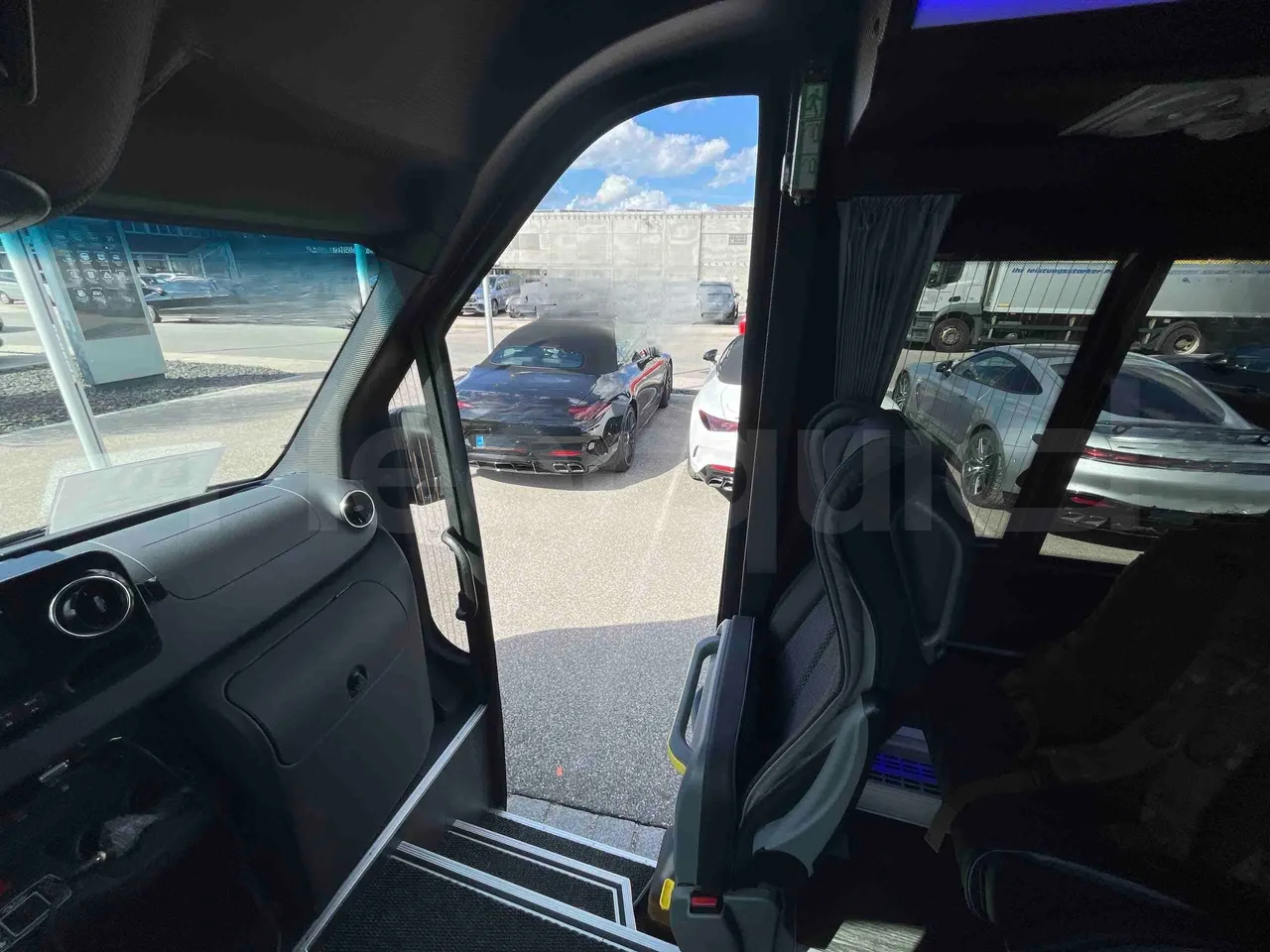 Mercedes-Benz Sprinter - handrails photo