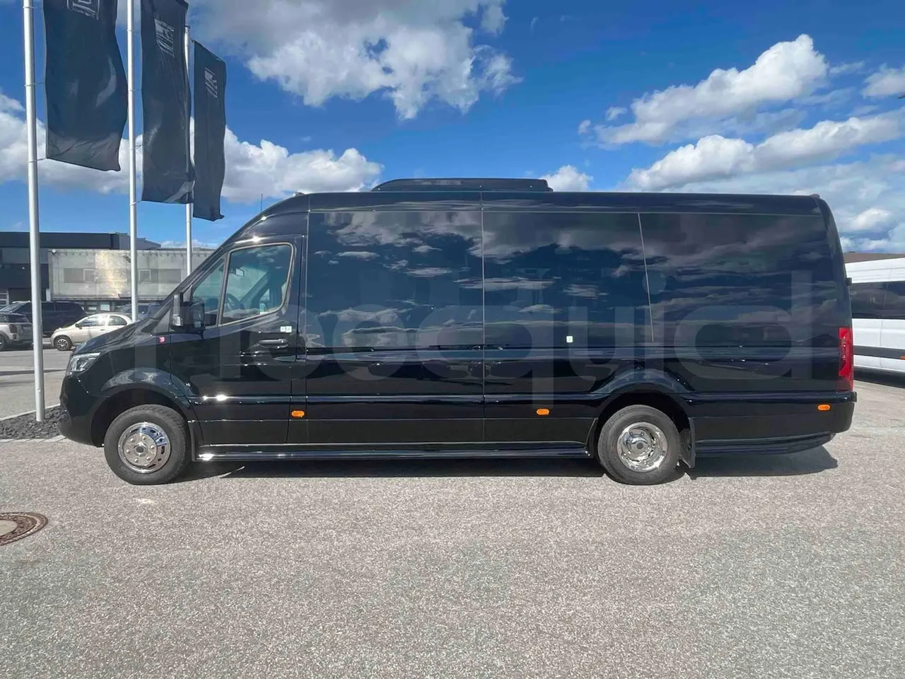 Mercedes-Benz Sprinter - left side photo