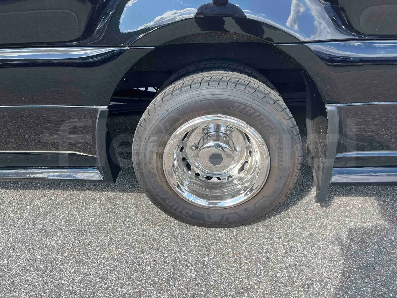 Mercedes-Benz Sprinter - rear left tire photo
