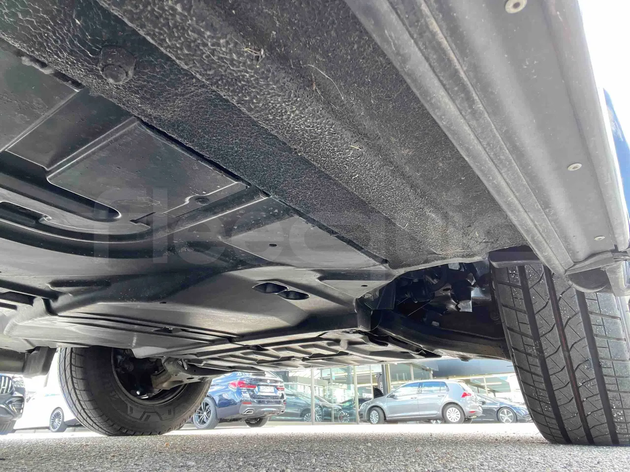 Mercedes-Benz Sprinter - front axle right side