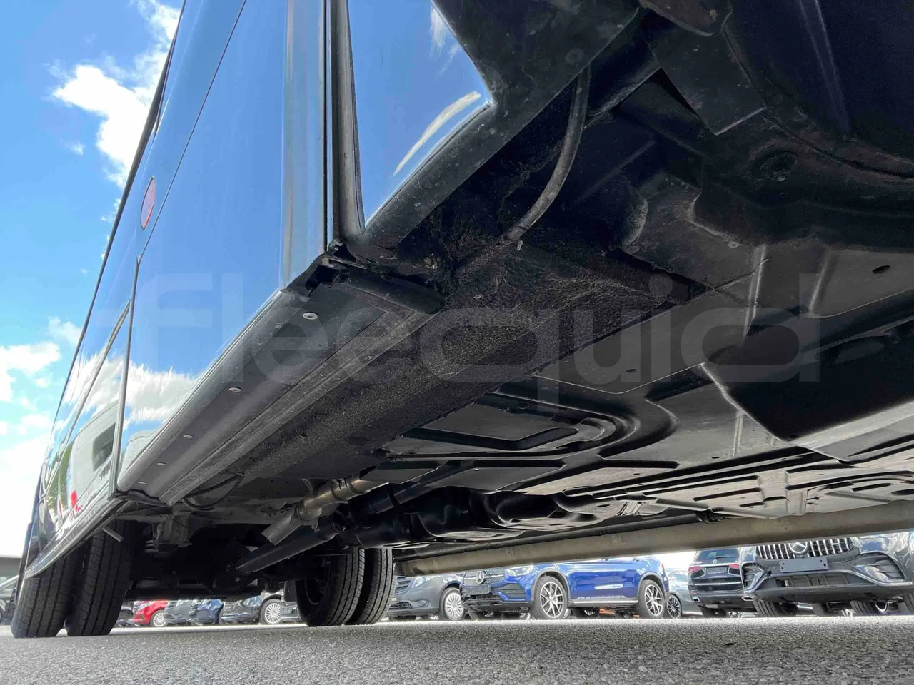 Mercedes-Benz Sprinter - front undercarriage from front