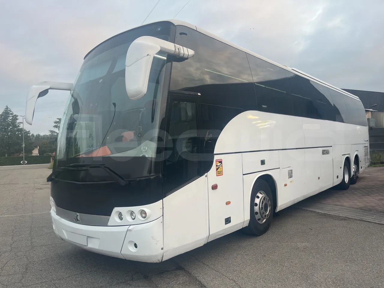 Iveco Beulas - 3/4 Front Left Side