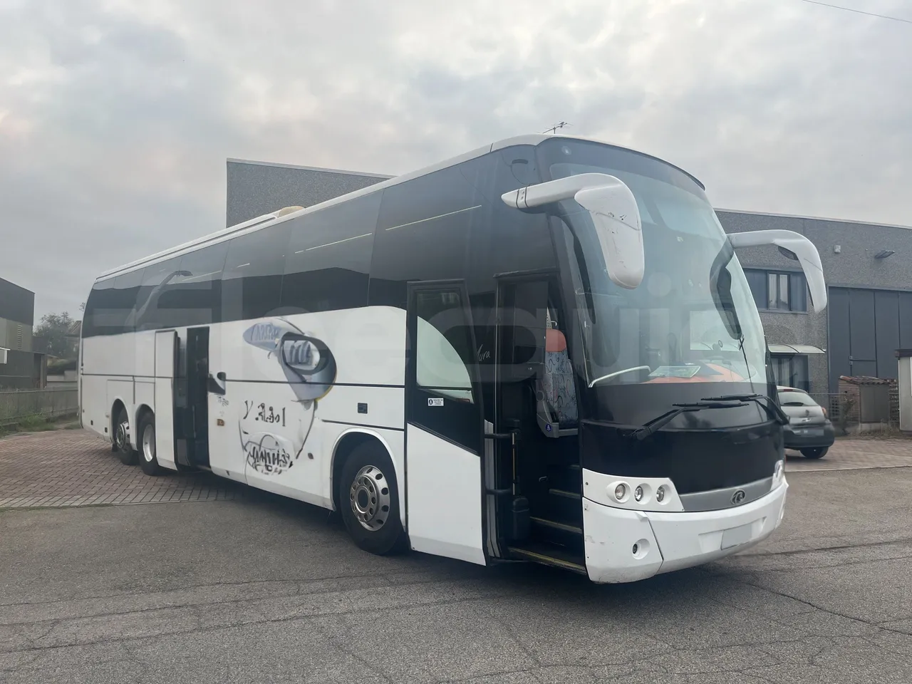Iveco Beulas - 3/4 Front Right Side Doors Open