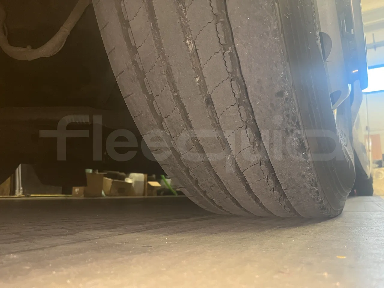 Iveco Beulas - Second Axle Left Side: Complete Wheel