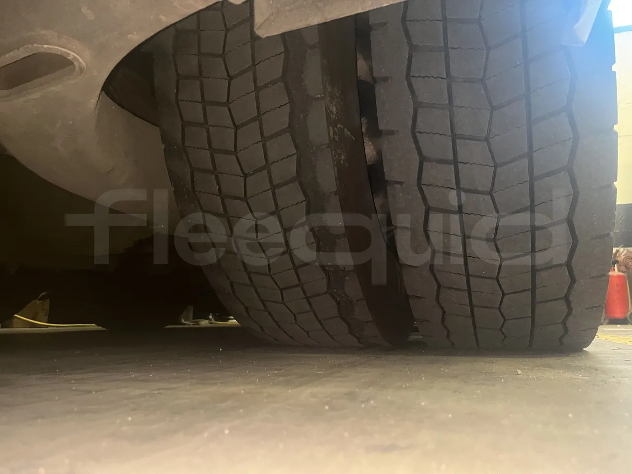 Iveco Beulas - Second Axle Left Side: Tyre Tread