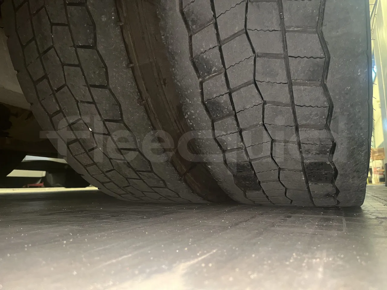 Iveco Beulas - Second Axle Right Side: Tyre Tread