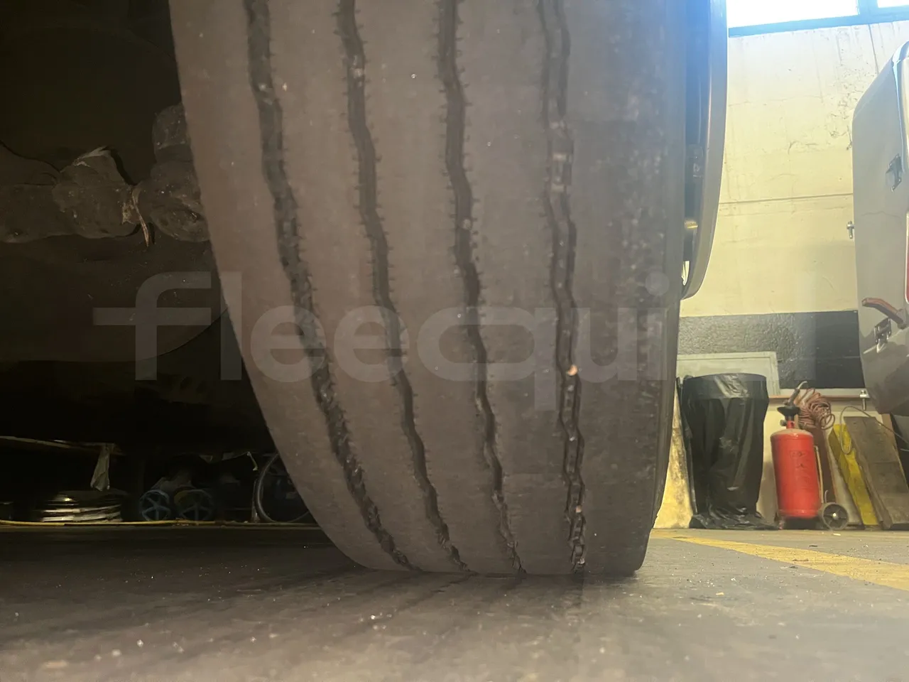 Iveco Beulas - Third Axle Left Side: Tyre Tread