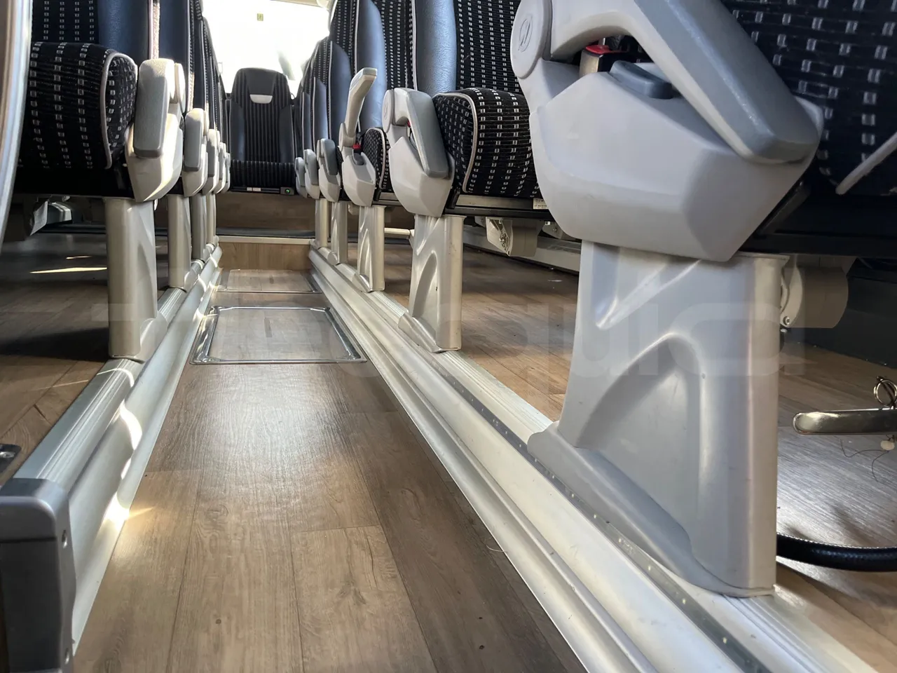 Irizar i6 12.35 - EUR6 - 331kW - 12.200m - seat brackets photo