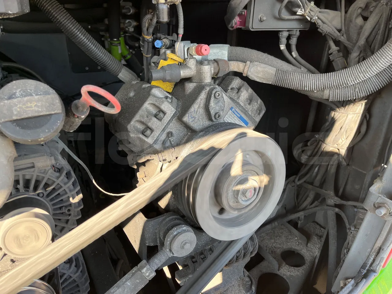 Irizar i6 12.35 - EUR6 - 331kW - 12.200m - air conditioning compressor