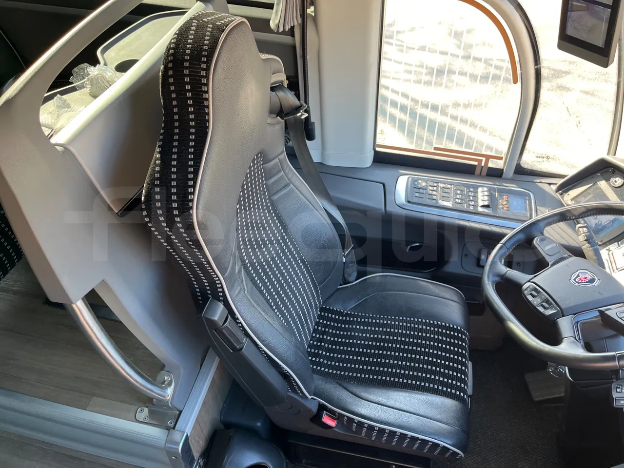 Irizar i6 12.35 - EUR6 - 331kW - 12.200m - driver's seat photo