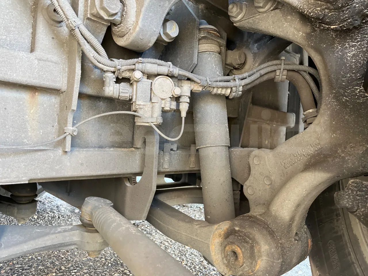 Irizar i6 12.35 - EUR6 - 331kW - 12.200m - front shock absorbers left