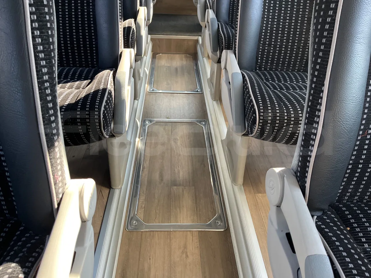 Irizar i6 12.35 - EUR6 - 331kW - 12.200m - floor hatches photo