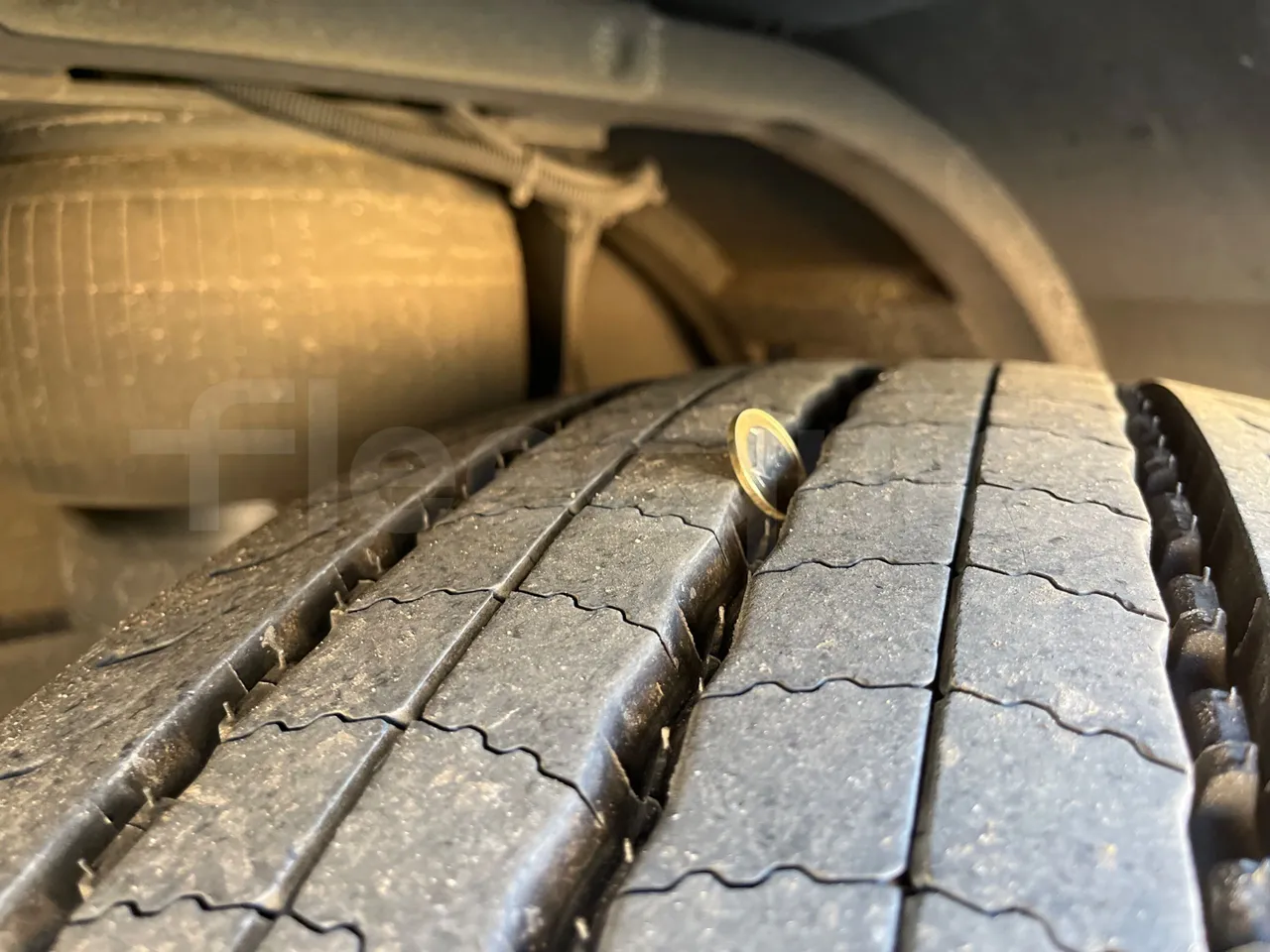 Irizar i6 12.35 - EUR6 - 331kW - 12.200m - tread condition front tires right