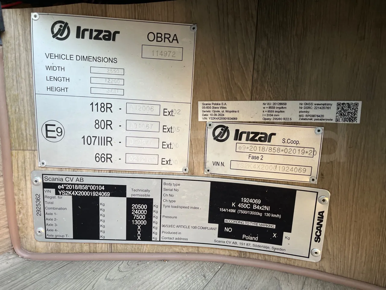 Irizar i6 12.35 - EUR6 - 331kW - 12.200m - vehicle plate photo