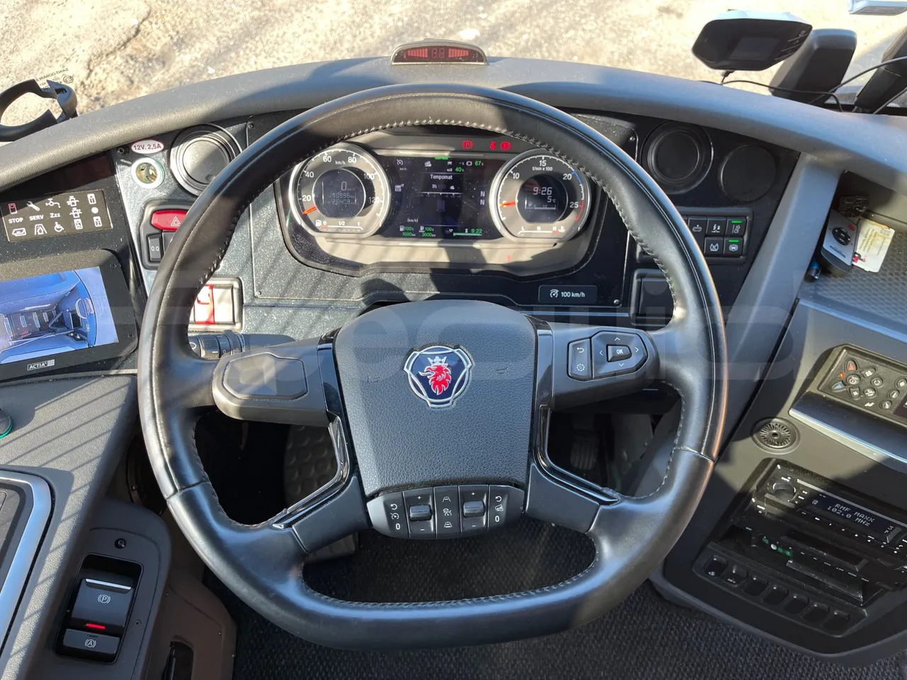 Irizar i6 12.35 - EUR6 - 331kW - 12.200m - steering wheel photo