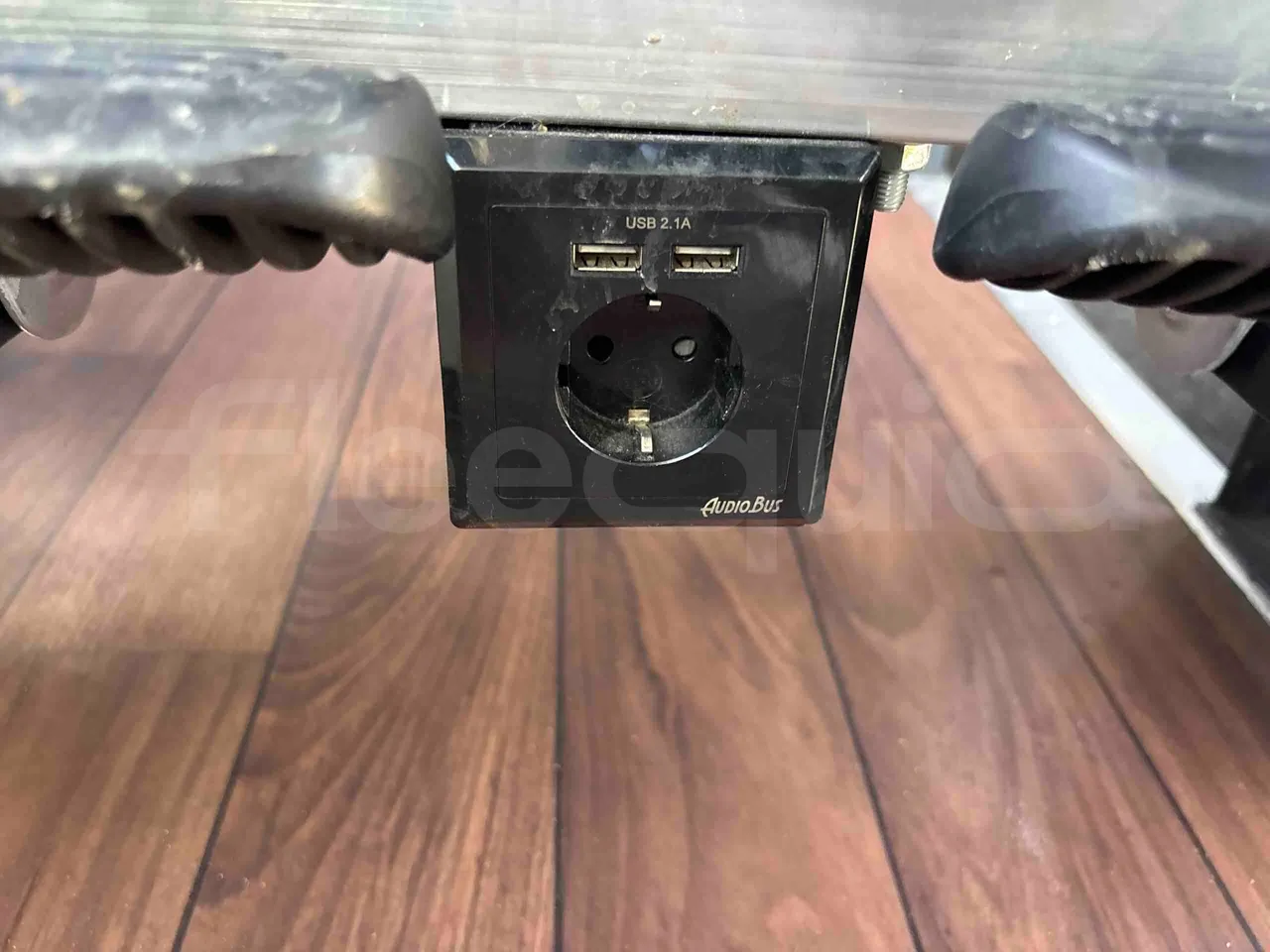 Temsa Safari - usb charging detail