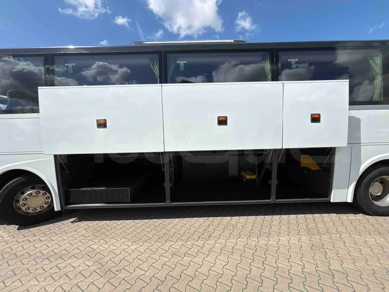 Temsa Safari - luggage rack photo
