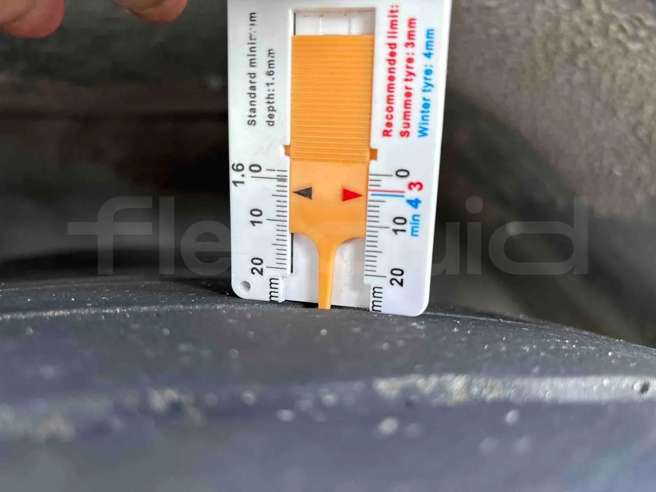 Temsa Safari - tread condition front tires left