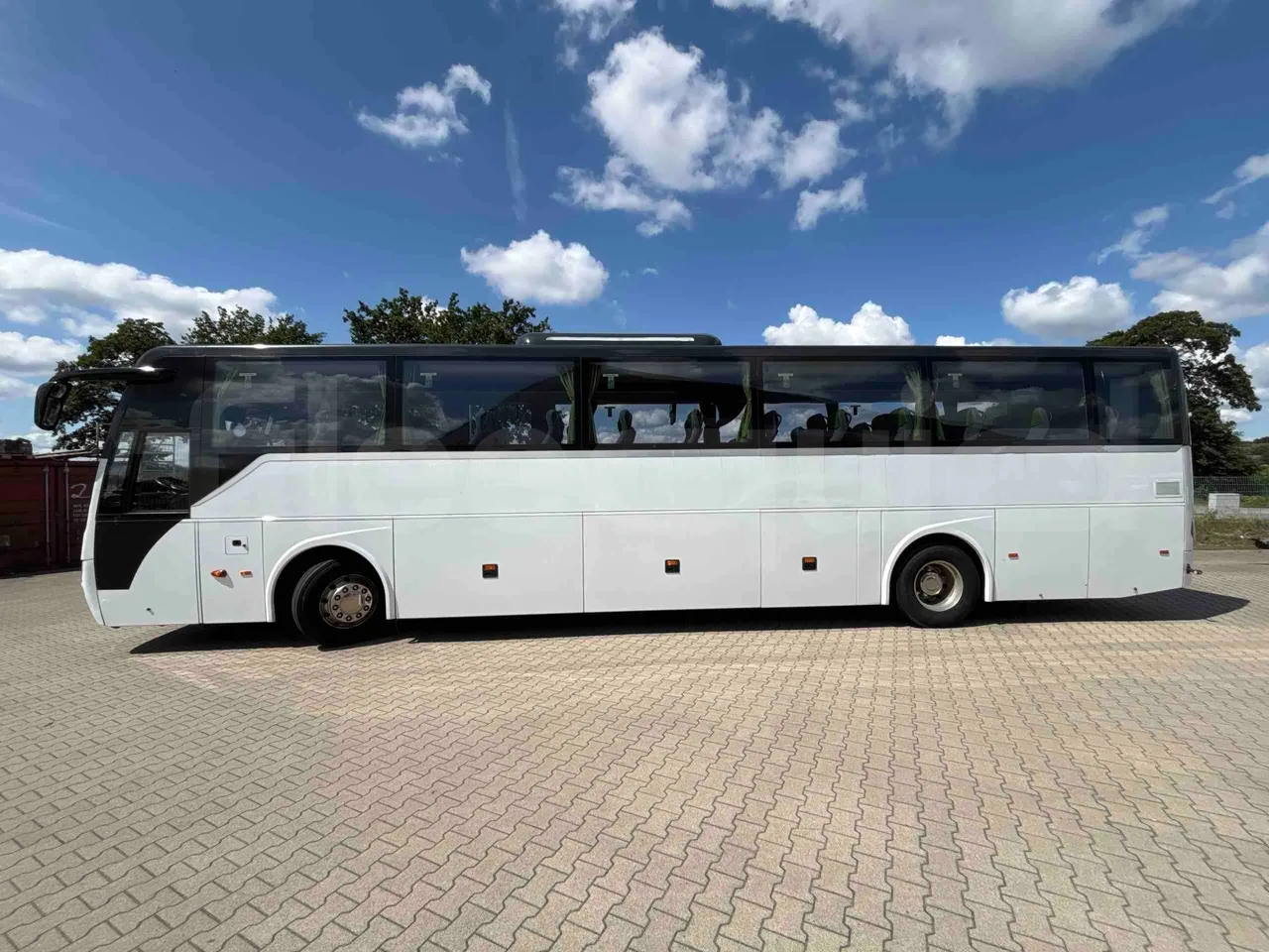 Temsa Safari - left side photo