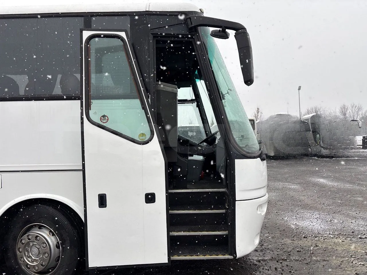 Bova B V Futura FHD 127.365 - EUR4 - 266kW - 12.7m - front door 1 open