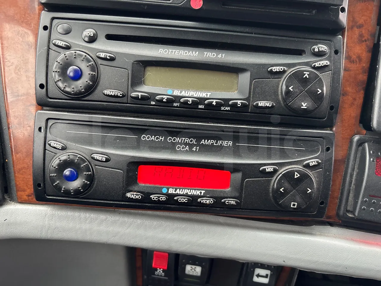 Bova B V Futura FHD 127.365 - EUR4 - 266kW - 12.7m - radio accessories photo