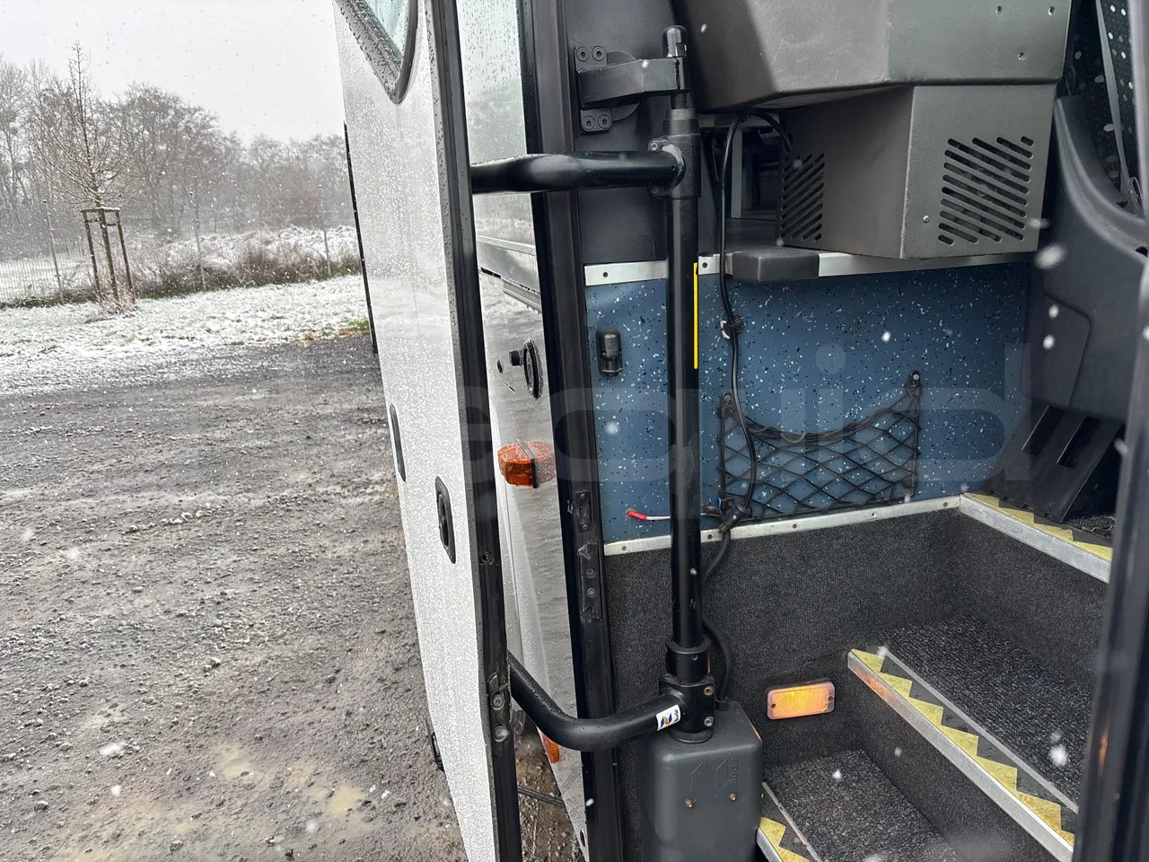 Bova B V Futura FHD 127.365 - EUR4 - 266kW - 12.7m - door mechanism photo