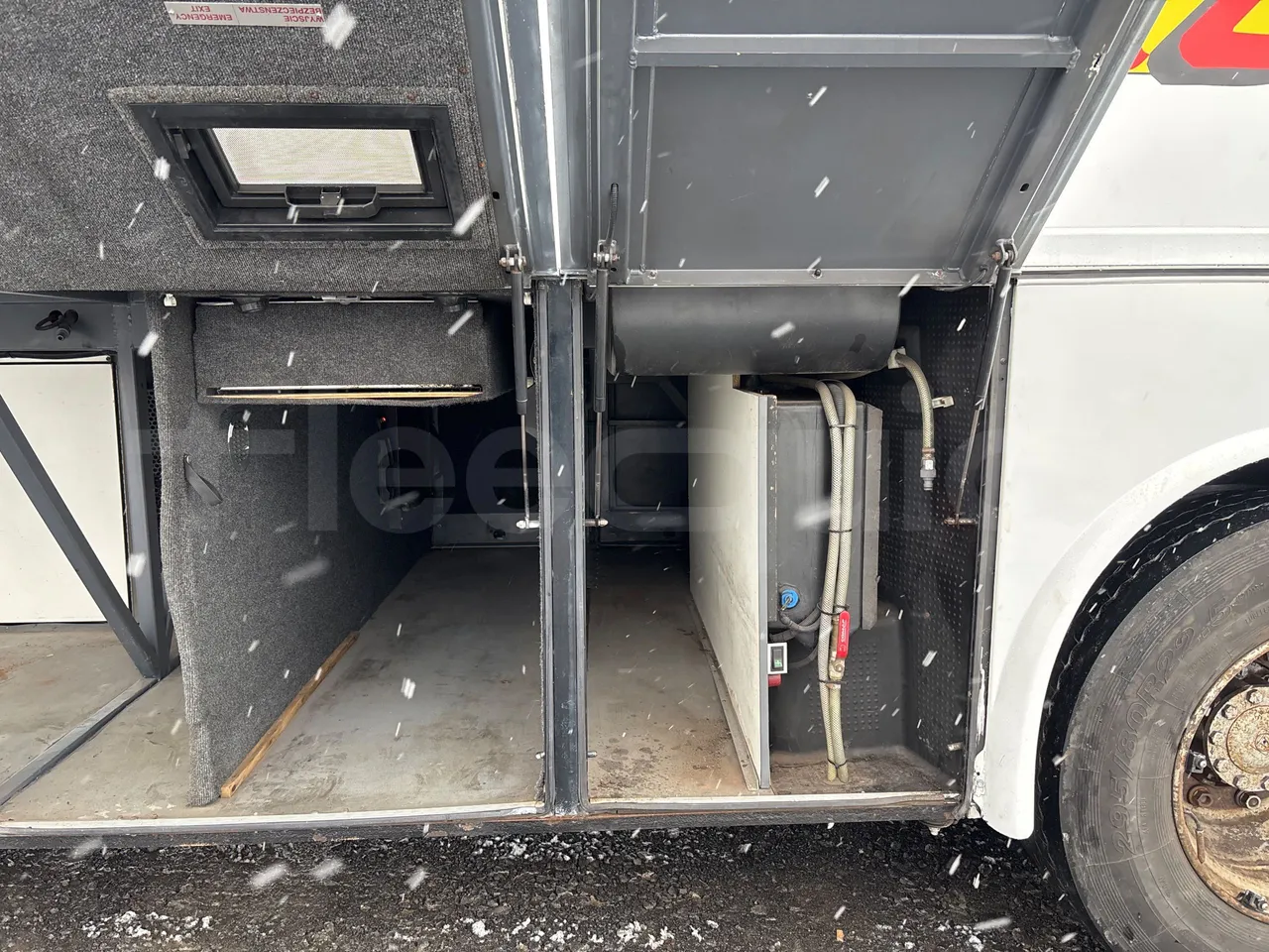 Bova B V Futura FHD 127.365 - EUR4 - 266kW - 12.7m - external compartments photo