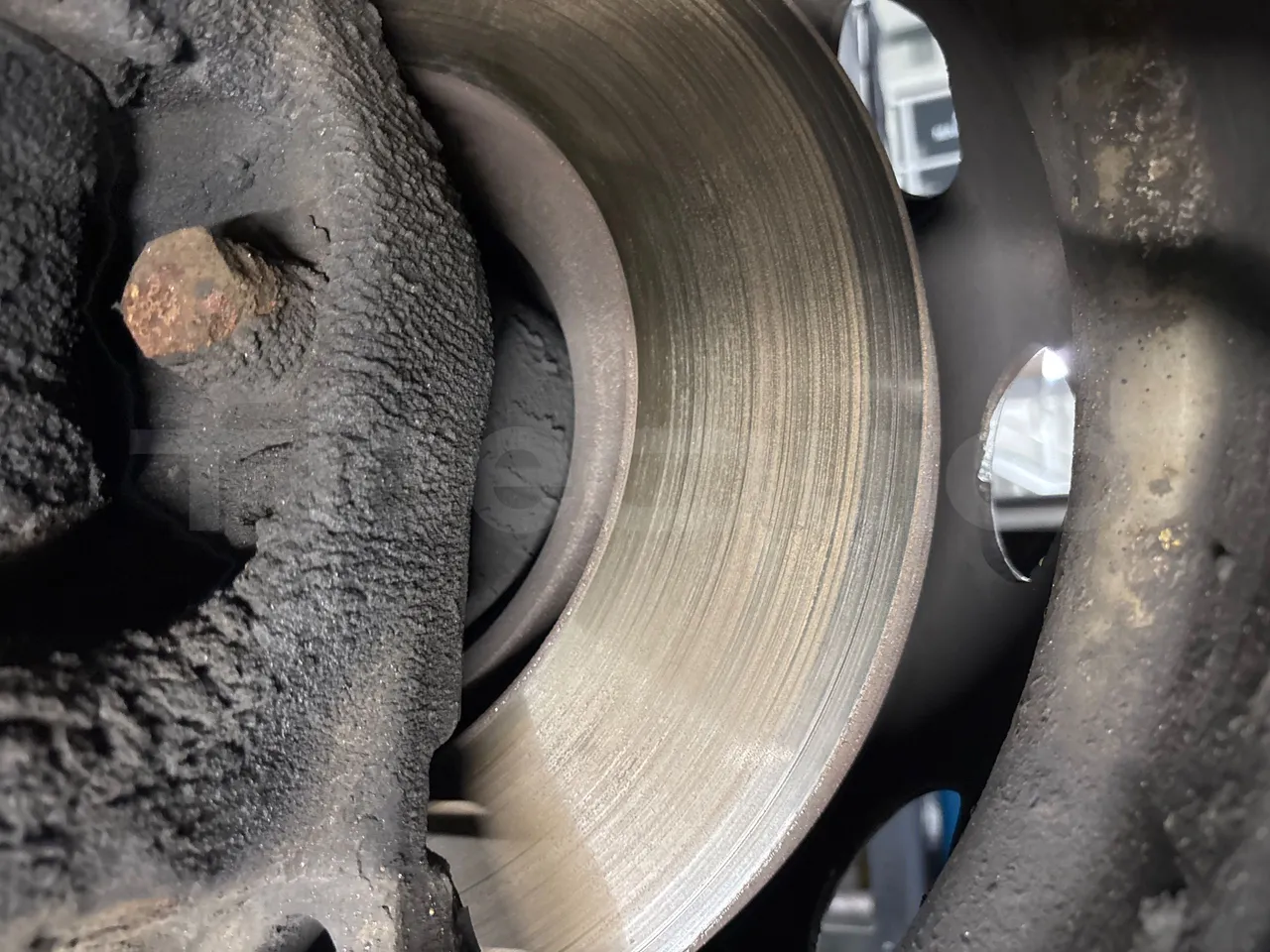 Bova B V Futura FHD 127.365 - EUR4 - 266kW - 12.7m - front discs right