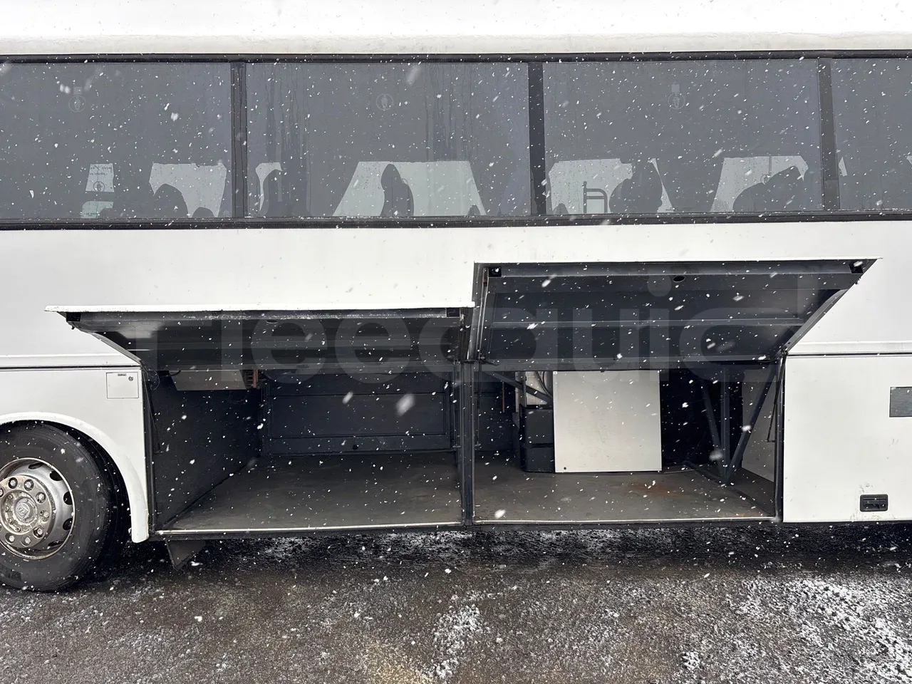 Bova B V Futura FHD 127.365 - EUR4 - 266kW - 12.7m - luggage rack photo