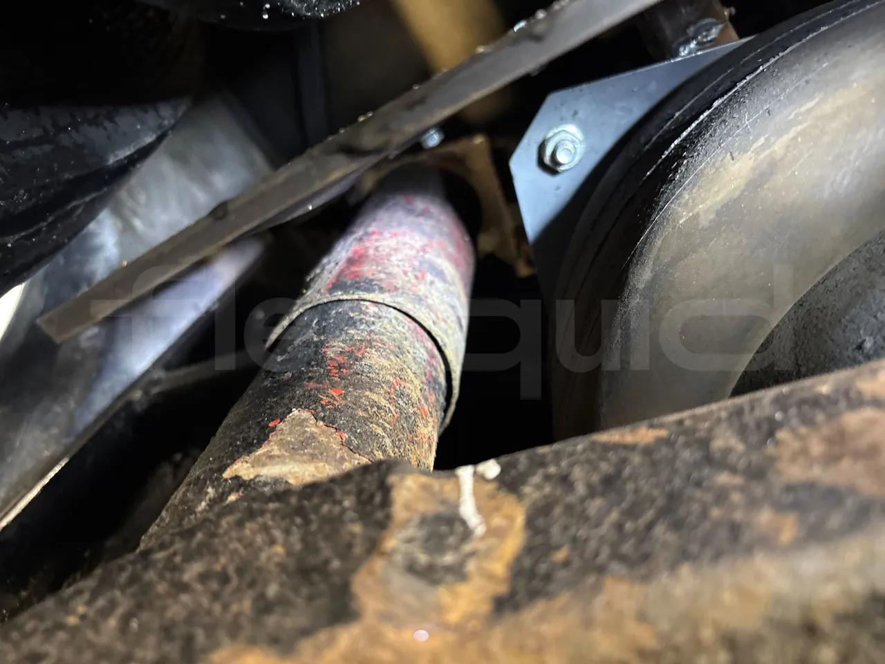 Bova B V Futura FHD 127.365 - EUR4 - 266kW - 12.7m - axle 2 shock absorbers 1 left