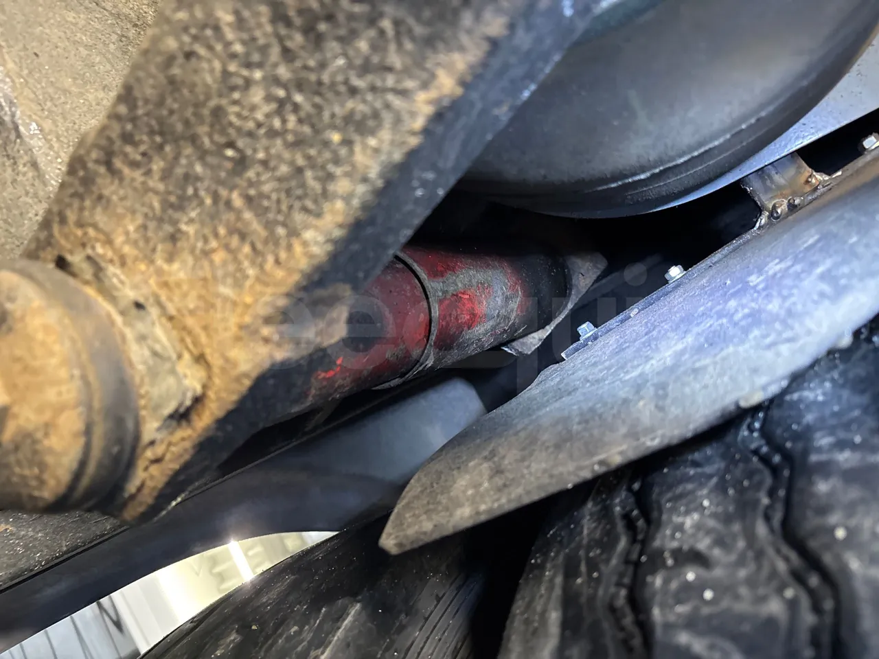 Bova B V Futura FHD 127.365 - EUR4 - 266kW - 12.7m - axle 2 shock absorbers 1 right