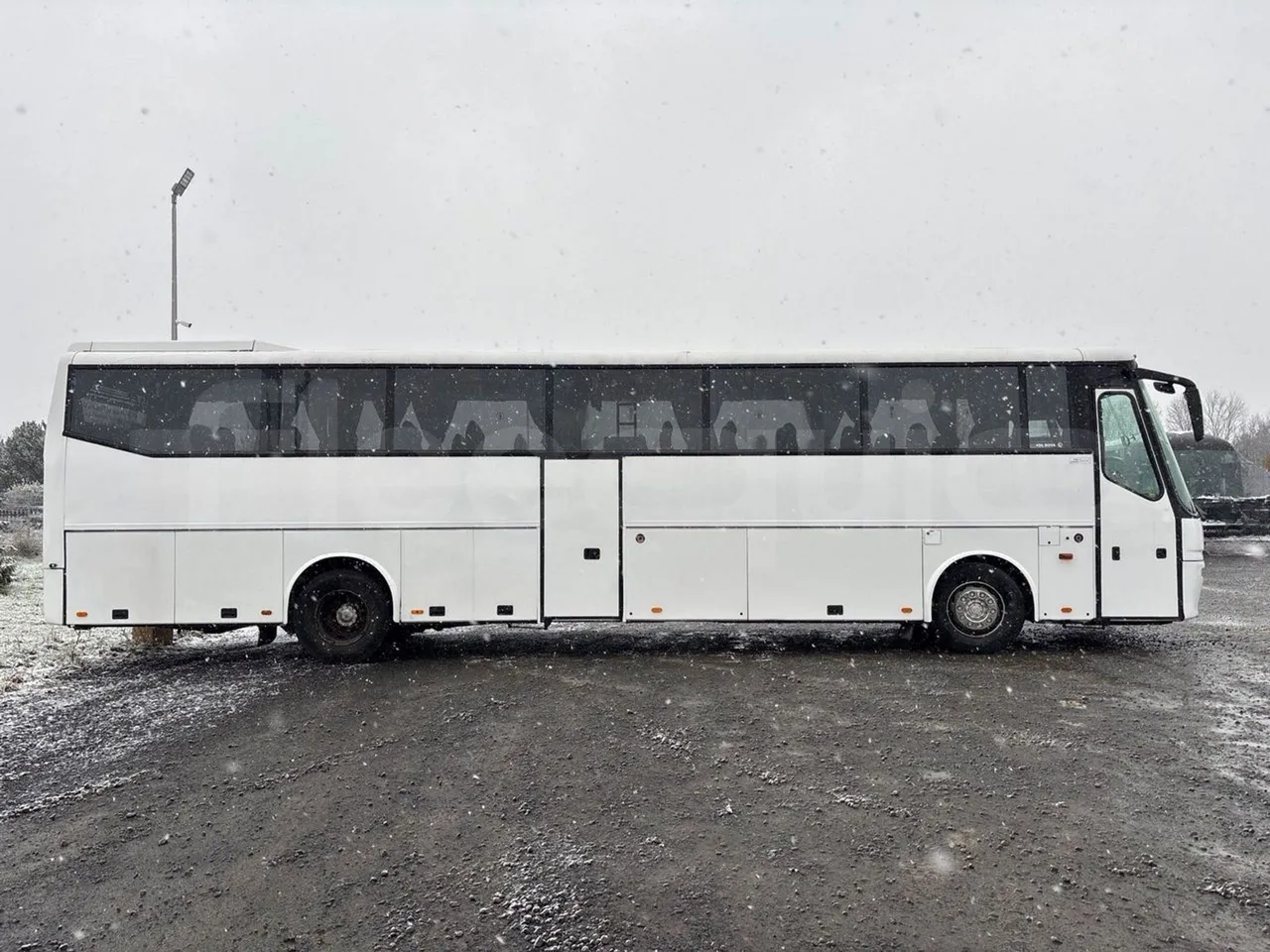 Bova B V Futura FHD 127.365 - EUR4 - 266kW - 12.7m - right side doors closed
